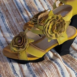 L'ARTISTE Yellow Floral Women's Sandals
